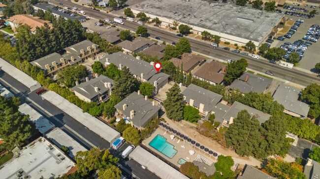 Building Photo - 461 Northlake Dr