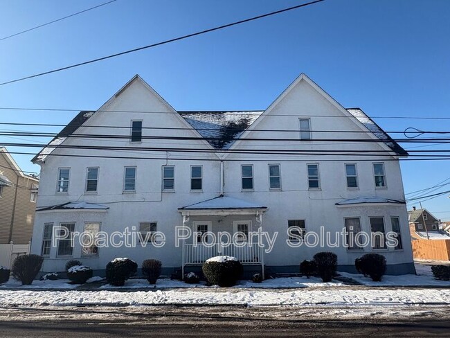 Building Photo - 746-748 River Street