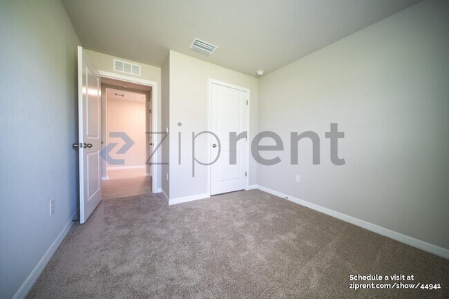 Building Photo - 2830 NW 18th Pl