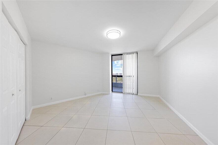 Building Photo - 3530 Mystic Pointe Dr