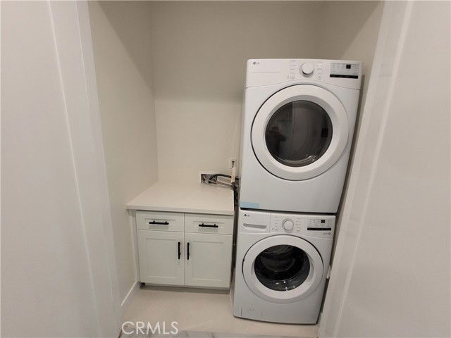 Building Photo - 19453 Strathern St