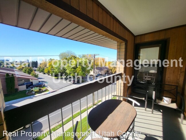 Building Photo - 2 br, 2 bath House - 2244 N. Canyon Rd. Ap...