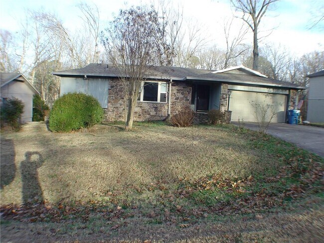 Building Photo - 8 Adams Ln