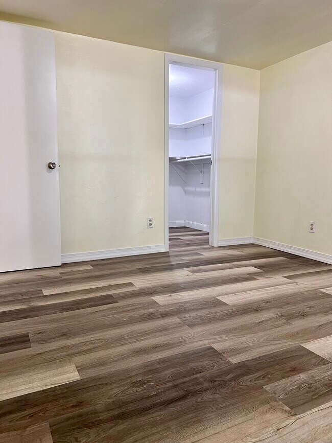 Building Photo - 4741 Rustic Ct E