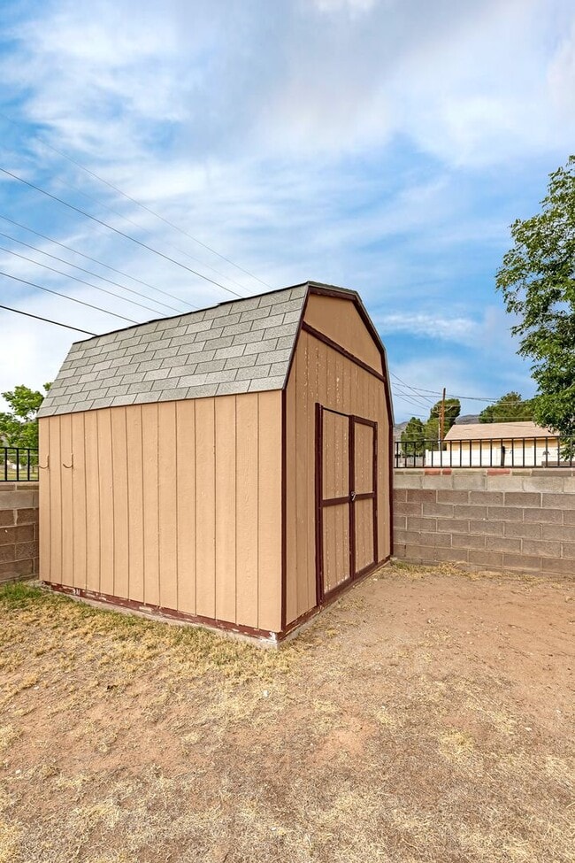 Building Photo - Beautiful Updated Home!