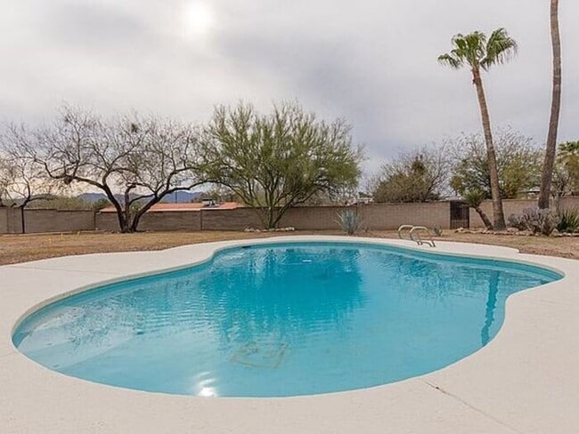 Building Photo - 4BR w/ Pool + Covered Patio in Tucson 85704