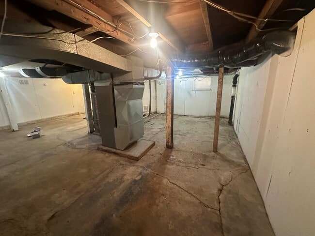 Building Photo - 21 Anderson Ave