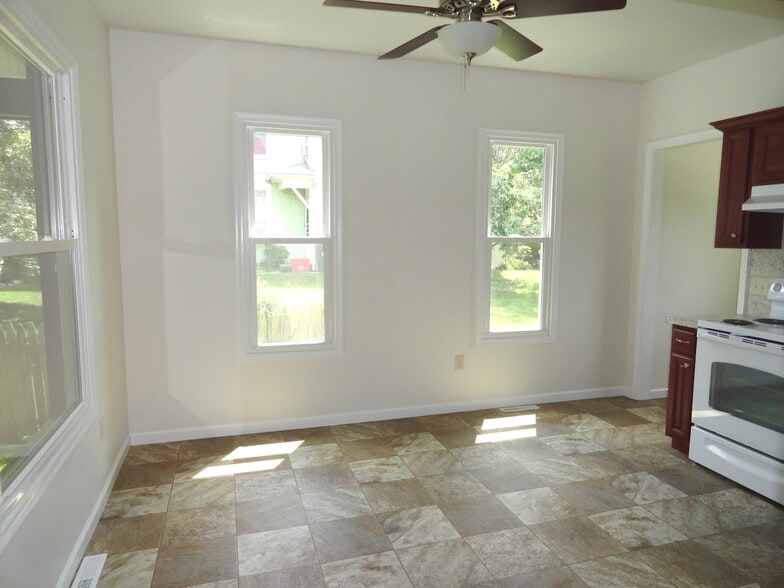 Building Photo - 77 E Main St