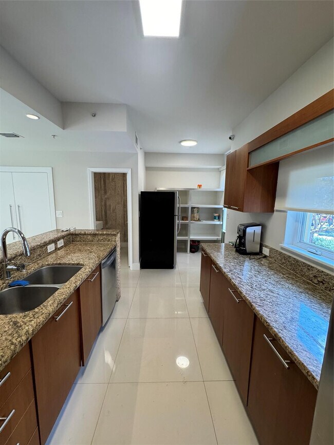 Building Photo - 2710 NE 184th Terrace