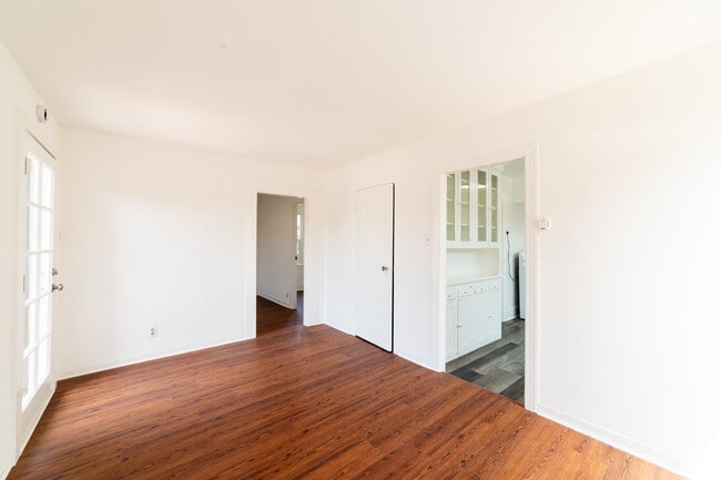 Building Photo - 2325 W 36th St