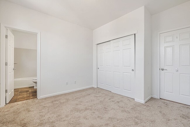 Building Photo - 1,331 sq ft with 2 on-suite bedrooms and o...