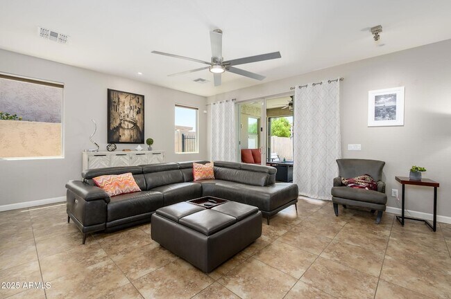 Building Photo - 6608 W Saguaro Park Ln