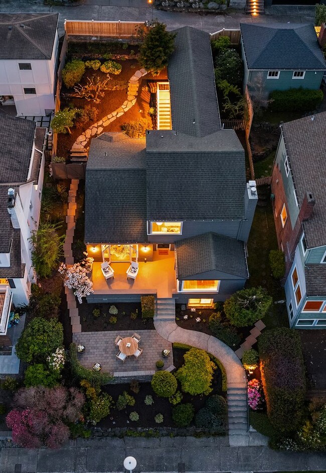 Building Photo - Laurelhurst View Home