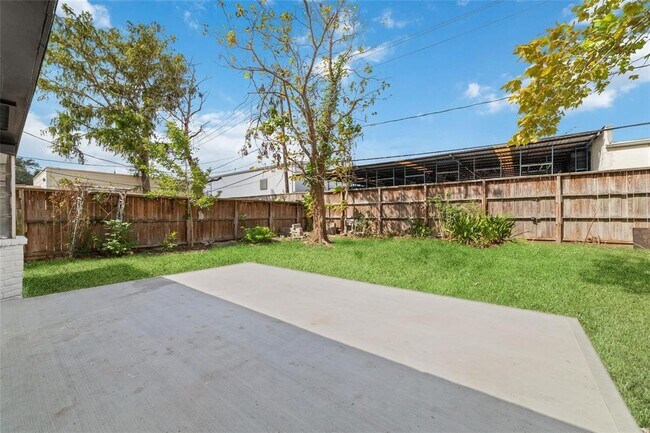 Building Photo - 12018 Troulon Dr