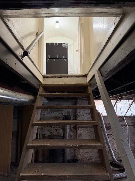 Building Photo - 732 Rockford Ave