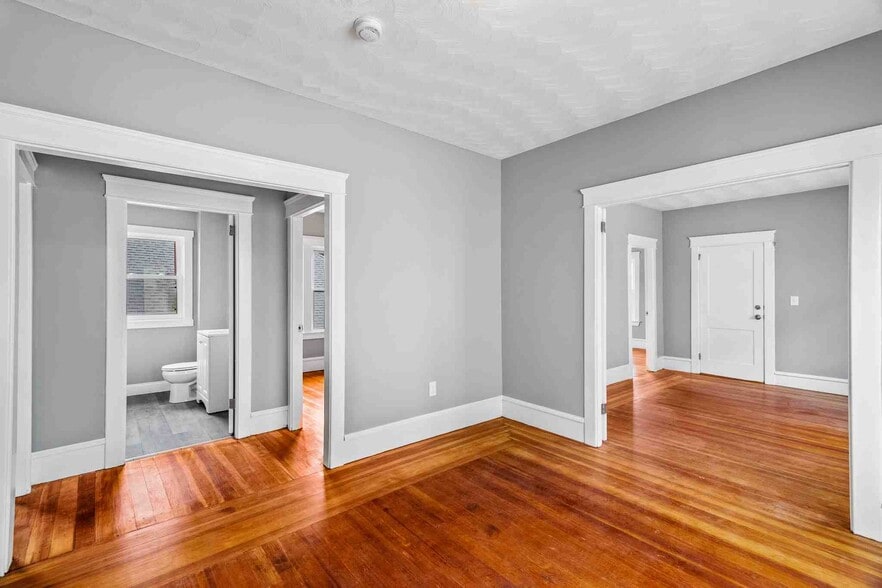 Building Photo - 100 Weetamoe St