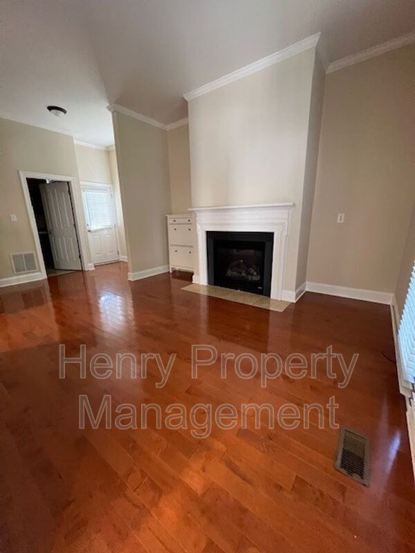 Building Photo - 1905 Old London Way