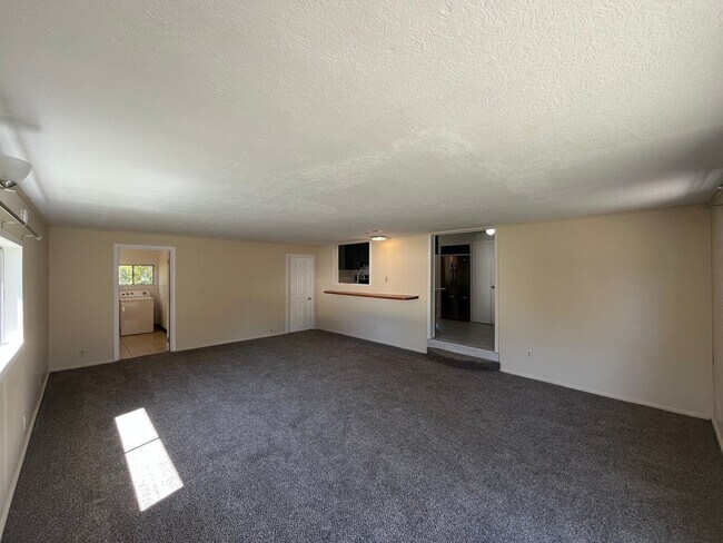 Building Photo - Charming 3-Bedroom Home with Bonus Room in Prime Beaverton Location Cedar Hills Neighborhood!!!