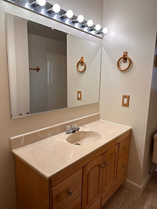 Building Photo - 2701 Blackburn Dr