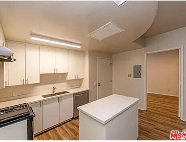 Building Photo - 1242 9th Ct