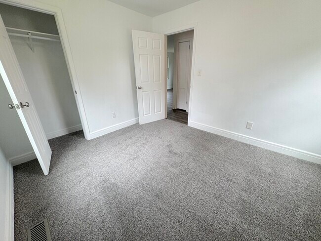 Building Photo - CHARMING 4-BEDROOM, 2-BATH COTTAGE-STYLE HOME IN HAMPTON, VA!