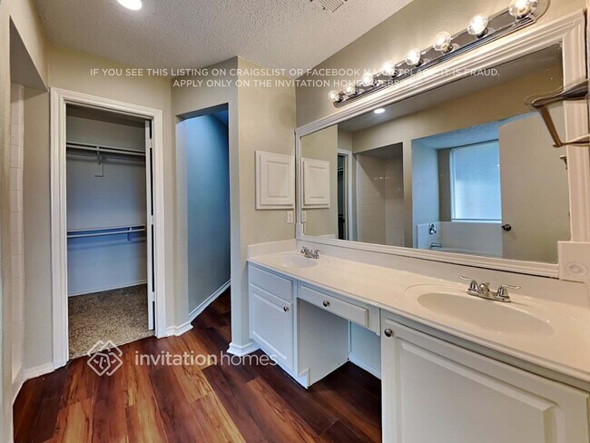 Building Photo - 1042 Ridgecrest Dr