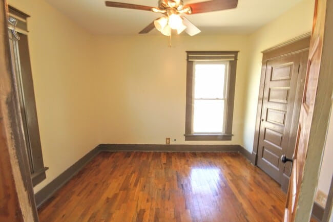 Building Photo - 1263 SW Washburn Ave
