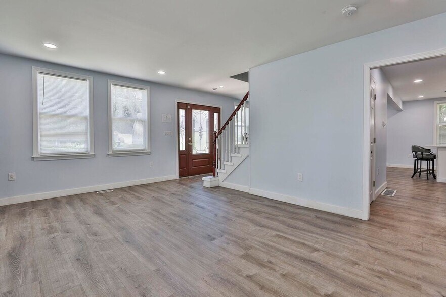 Building Photo - 151 Tolles St