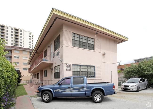 Primary Photo - 940 SW 36th Ct