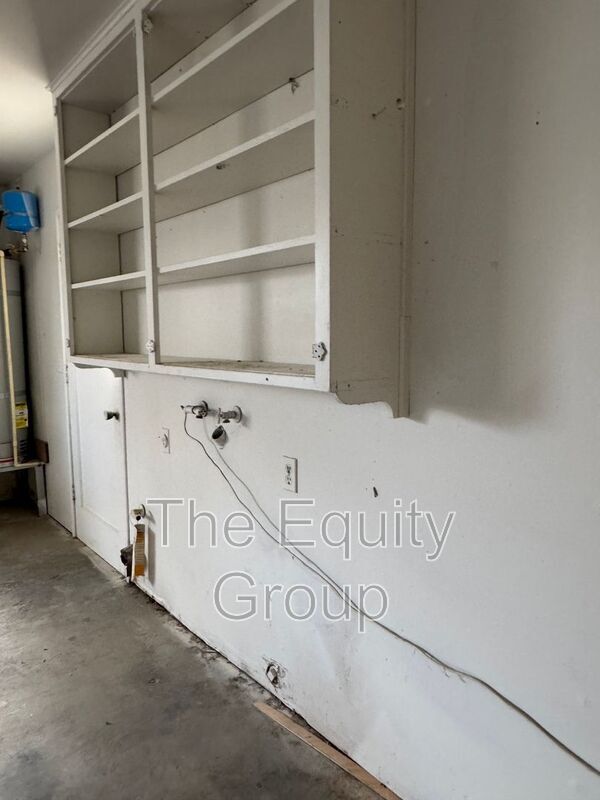 Building Photo - 1009 W Laura Ave