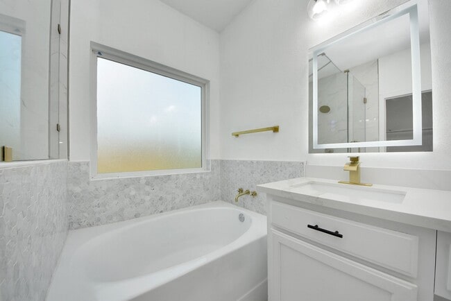 Building Photo - 2311 Canfield St