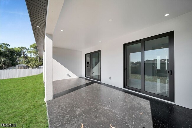 Building Photo - 2913 14th St W