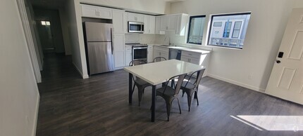 Building Photo - Fully Furnished-3rd Floor-Double Room avai...
