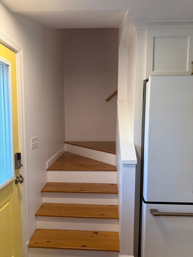 Building Photo - 25 Lawrence St