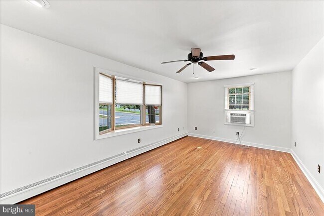 Building Photo - 110 E Hoffecker St