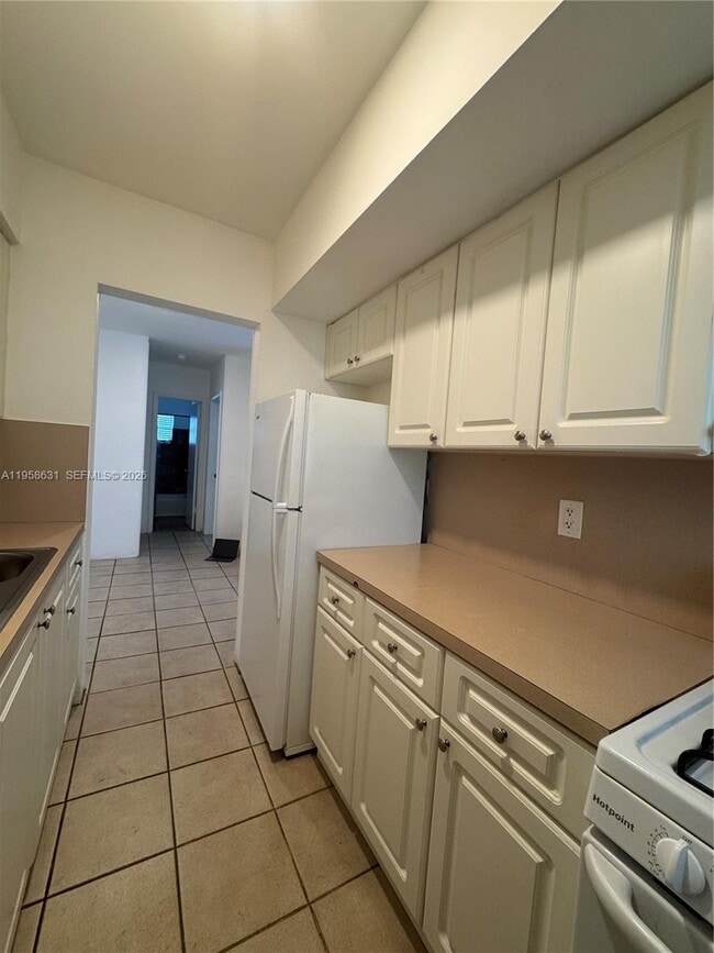 Building Photo - 921 Meridian Ave