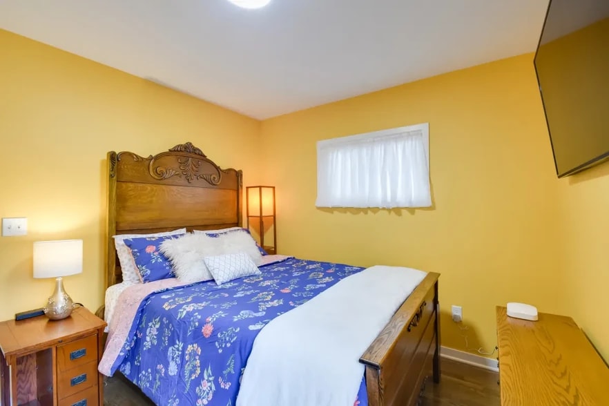 Building Photo - 610 4th Ave