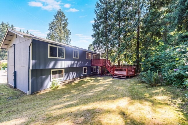 Building Photo - Updated split level home in Shoreline with...