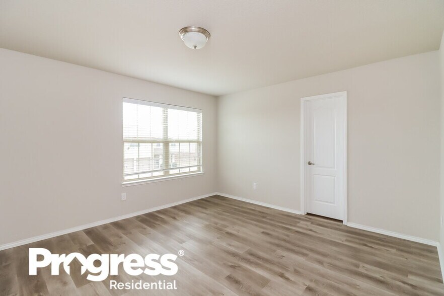 Building Photo - 6232 Topsail Dr