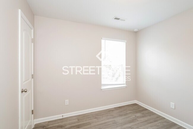 Building Photo - Charming 3 bedroom home in Charlotte!