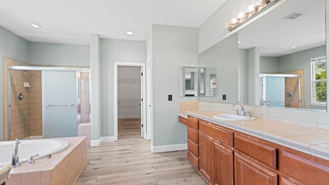 Building Photo - Beautiful two-story in Paradise Crest!