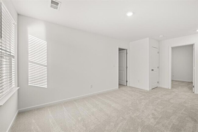 Building Photo - 874 Evergreen Rd