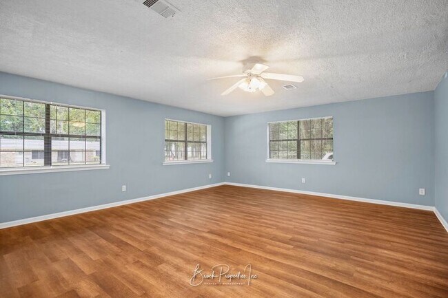 Building Photo - 1511 Woodchuck Ave