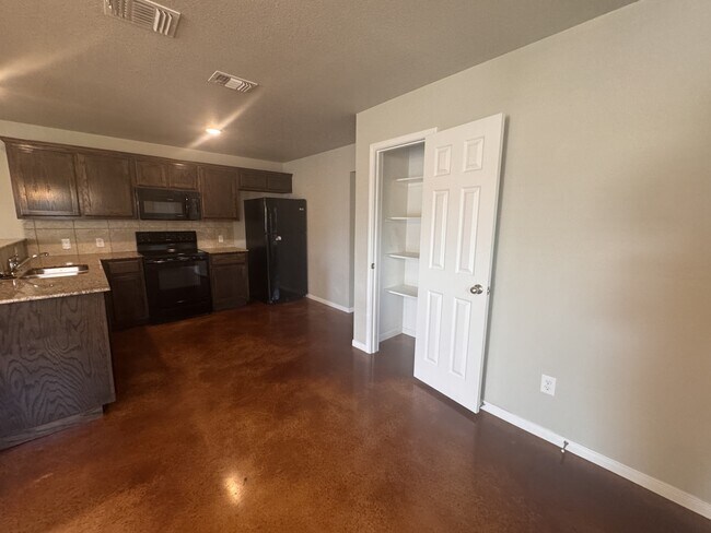 Building Photo - 2204 Indian Trail