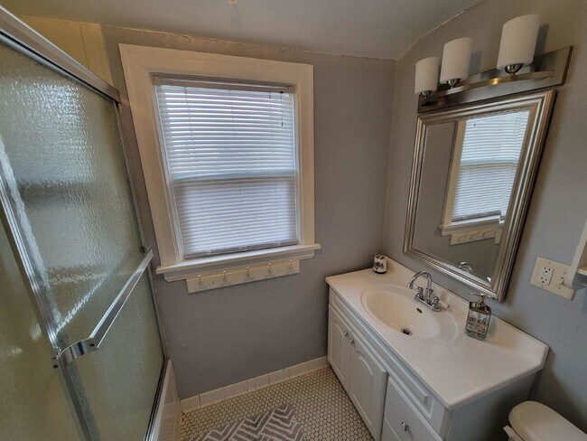 Building Photo - Charming 3-Bedroom Home in Duluth! Availab...