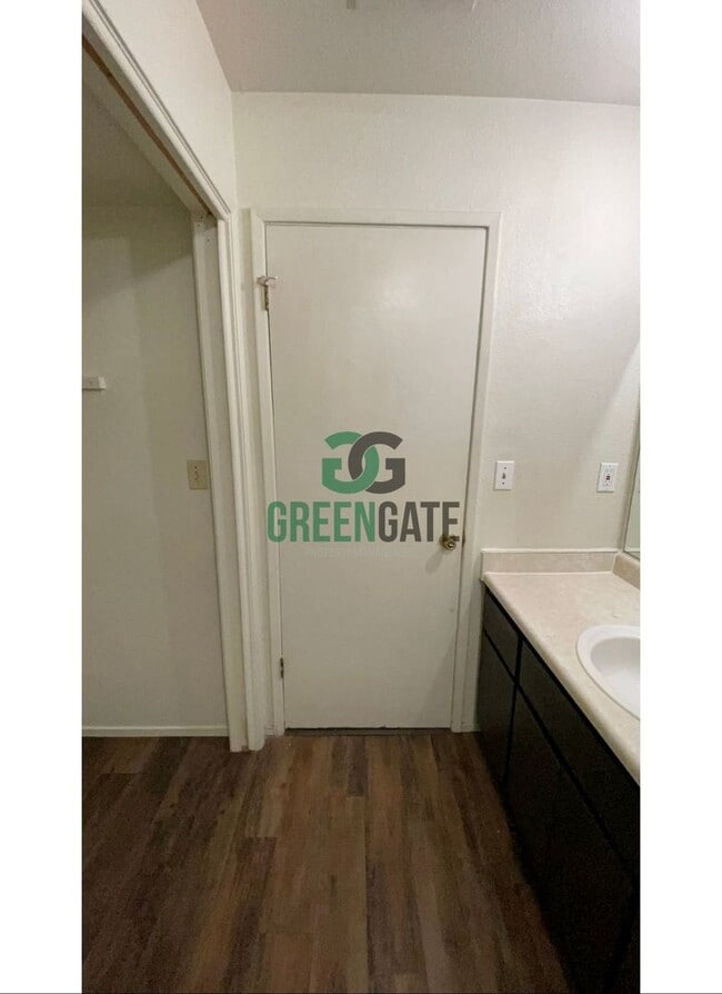 Building Photo - 3517 Woodglen Dr