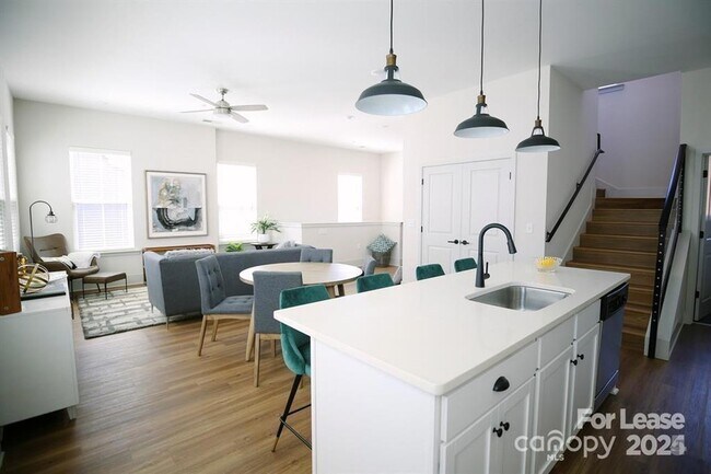 Building Photo - 2925 Commonwealth Ave