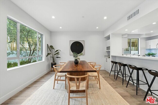 Building Photo - 1326 Centinela Ave