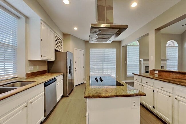 Building Photo - 5011 Greenriver Valley Dr