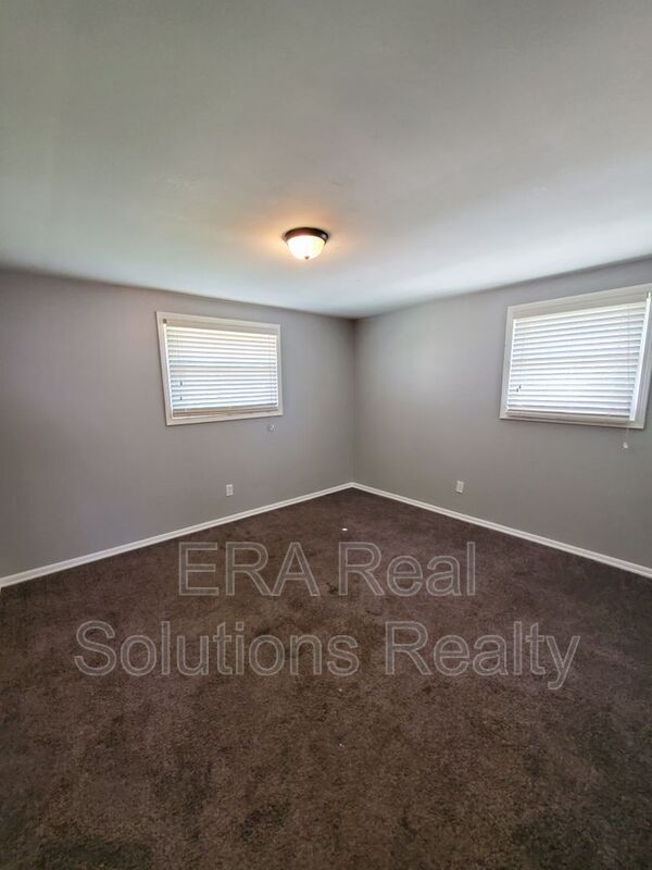 Building Photo - 301 S Napoleon Ave
